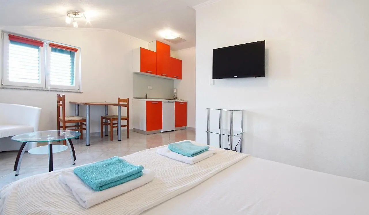 Apartments Luna-Mar Pag Town Croatia