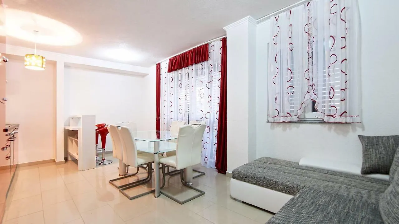 Apartments Luna-Mar Pag Town