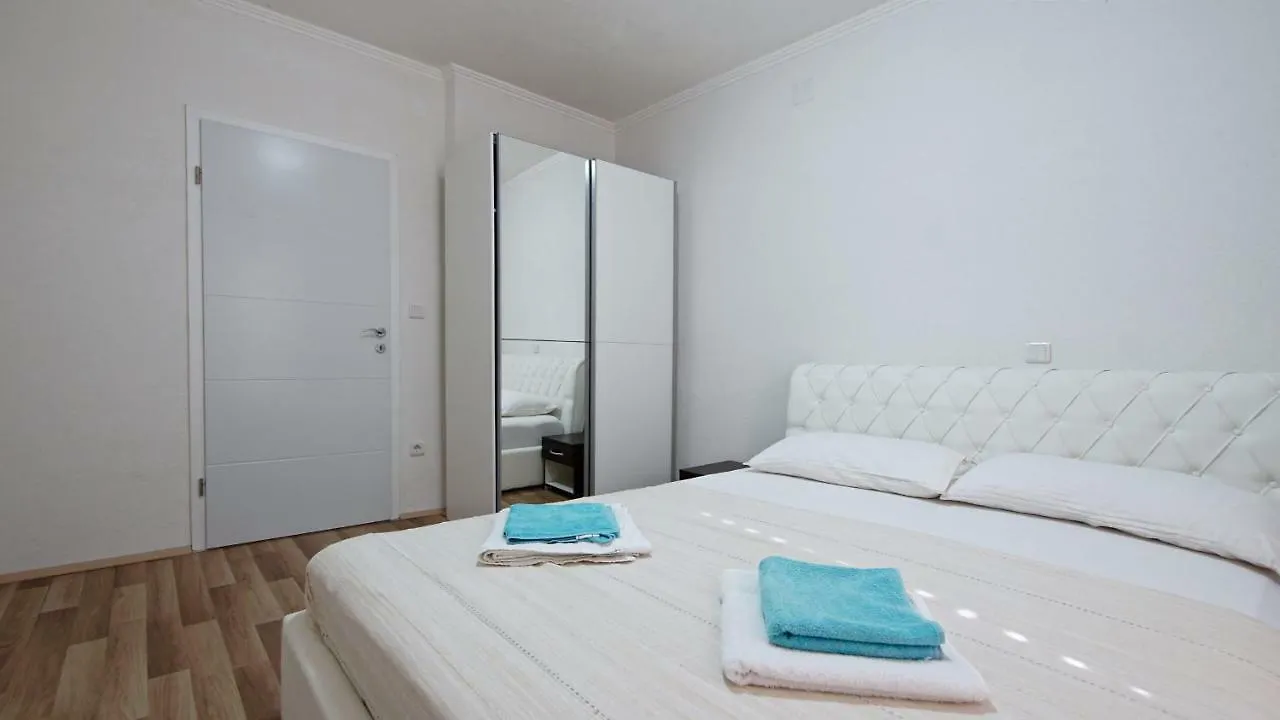 Apartments Luna-Mar Pag Town Croatia